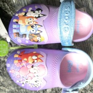 Crocs Bluey Toddler Classic Clogs – Multi Pink Glitter – Size C6